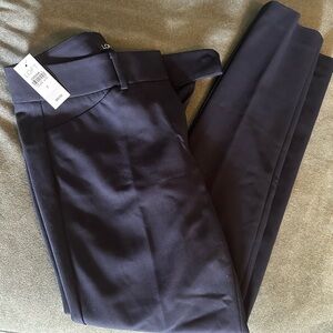 Size 2 NWT Loft Marisa Skinny pants, navy blue.